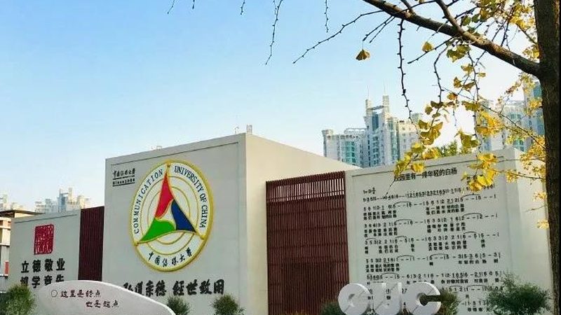 在纪录片拍摄过程中，团队协作至关重要。以下是一些团队协作与分工的建议：