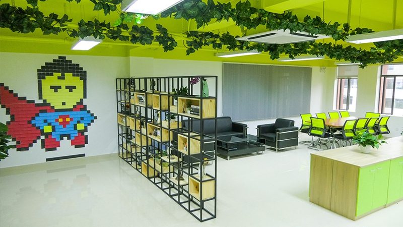 品牌的产品与服务是创业者关注的重点。以下是一些挑选加盟品牌时需要关注的方面：